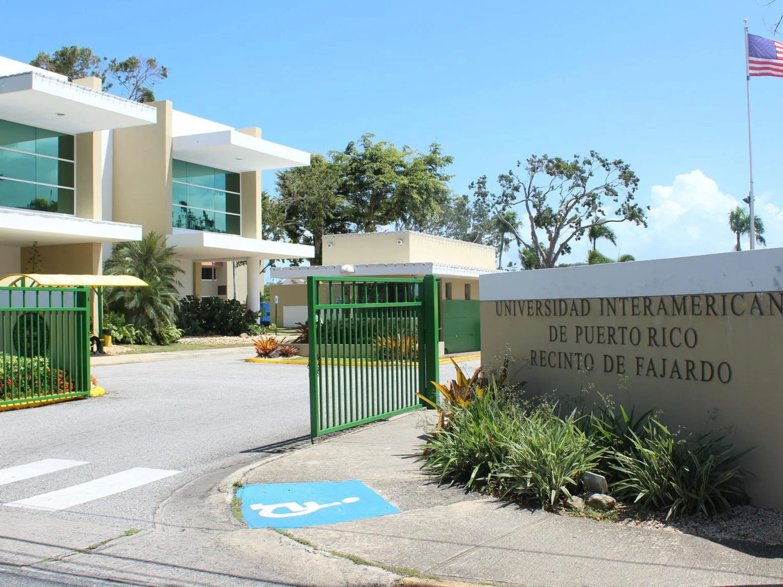 Entrada de la Universidad Interamericana de Puerto Rico, Recinto de Fajardo